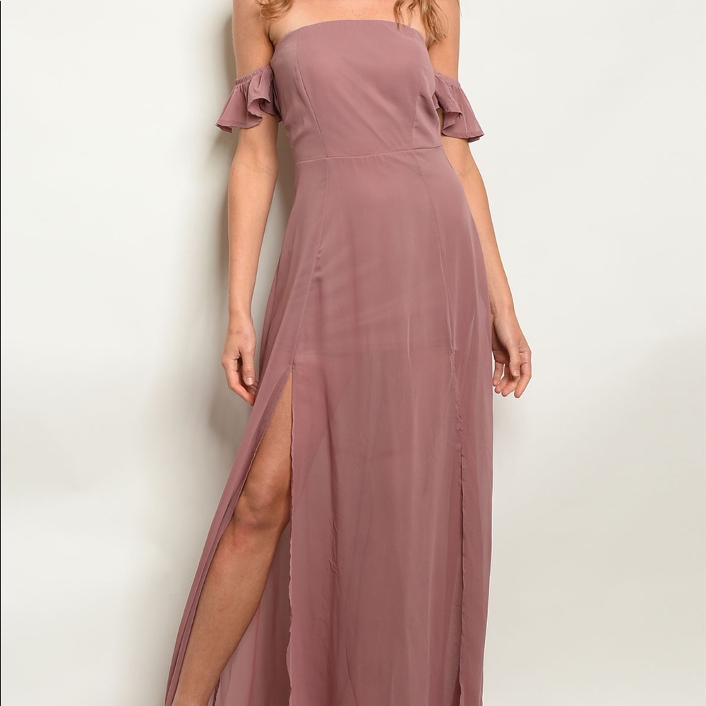 ✨SALE✨💕Dusty Pink Off Shoulder Gown💕 - Picture 3 of 6